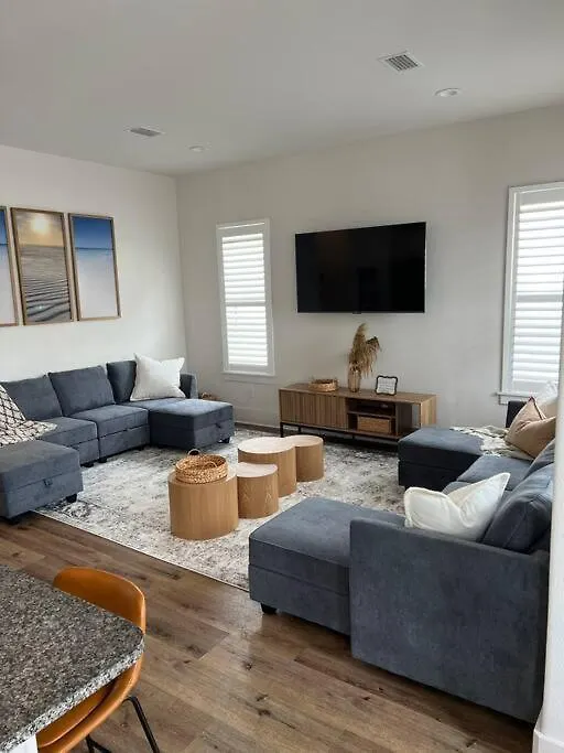 Spacious 4Br Beach Home With Golf Cart & Pool Access Destin Holiday home