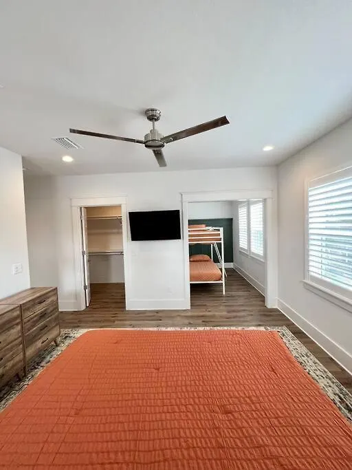 Spacious 4Br Beach Home With Golf Cart & Pool Access Destin Holiday home